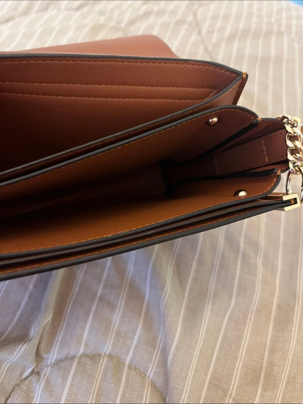 ❤️ 6 for 20 ❤️Brown shoulder purse with gold ring and trim